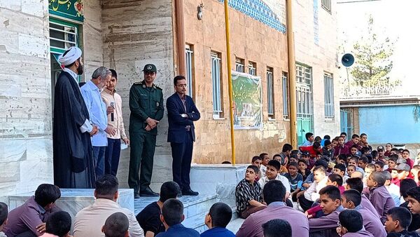 روایتی از دفاع مقدس در دل دبیرستان میثاق کاشمر