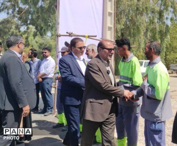 آیین بهره‌برداری همزمان از پروژه‌های شرکت توزیع برق ، بنیاد مسکن و شهرداری طبس