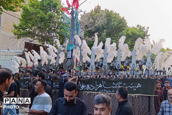 آیین باشکوه علم‌گردانی در غروب عاشورا 