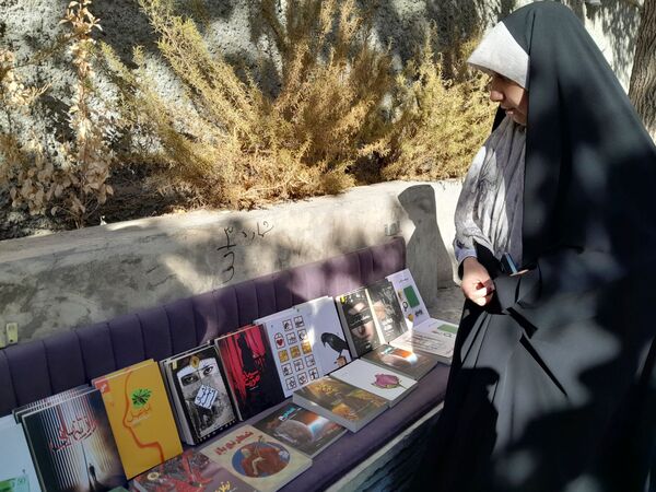 برپایی نمایشگاه کتاب در دبیرستان سلاله ناحیه یک کرج 