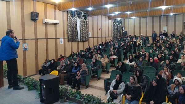 برگزاری جلسه آموزش خانواده در دبستان معلم آشخانه 