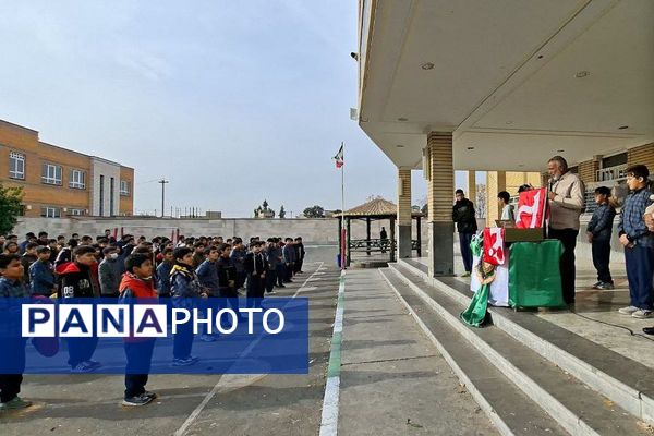 تجدید عهد دانش آموزان مدرسه ایمان ورامین با امام حسین (ع) 