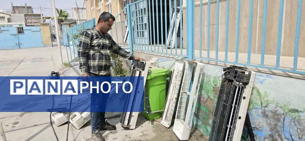 غبارروبی نمازخانه‌های مدارس قشم در آستانه سال تحصیلی جدید