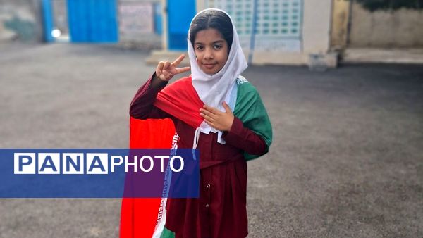 جشن باشکوه دهه فجر و پاسداشت پرچم جمهوری اسلامی در دبستان استقلال حاجی‌آباد