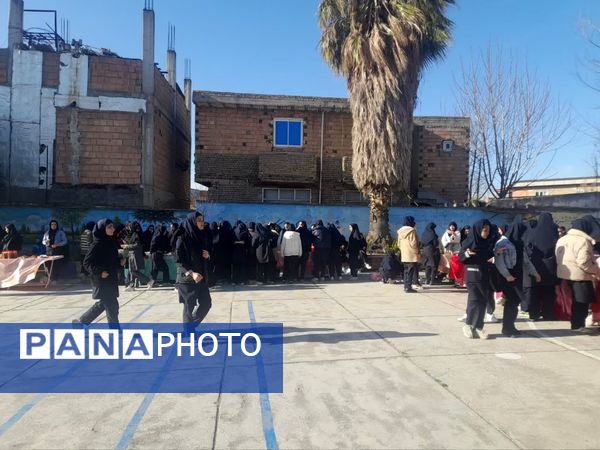 بازارچه دست‌سازهای دانش‌آموزی گلستان