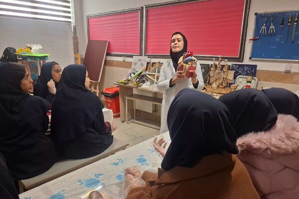 کارگاه تشریح قلب برای دانش آموزان فرزانگان شهرستان ملارد