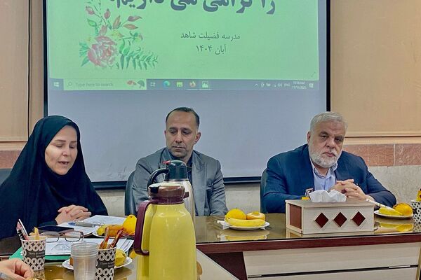 جلسه ستاد شاهد ورامین با محوریت ارتقای کیفیت آموزشی و تجلیل از فرزندان شهدا
