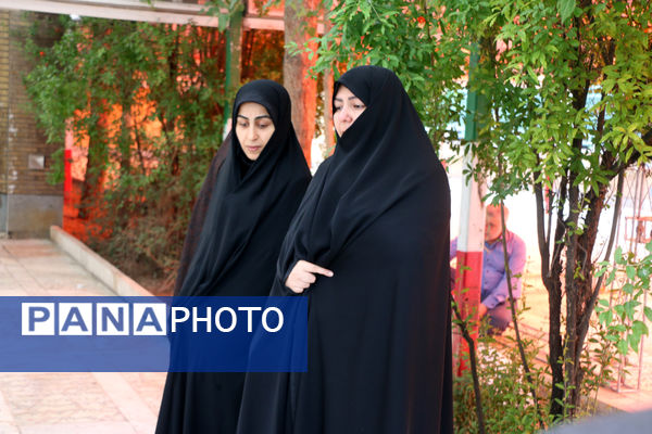 عطرافشانی مزار شهدای فرهنگی استان قم