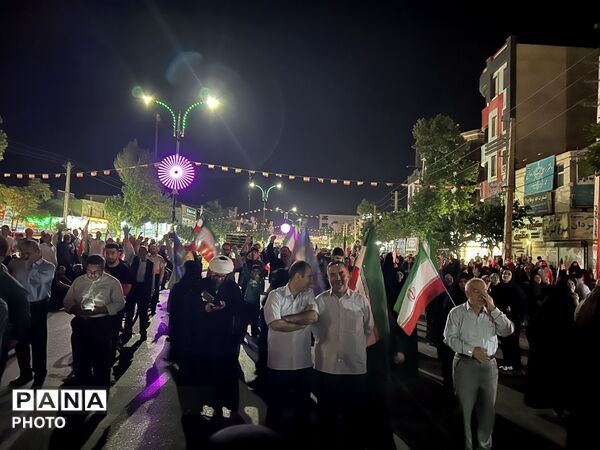 راهپیمایی پرشور و آموزش اصلحه با حضور گسترده  مردم  ساوجبلاغ