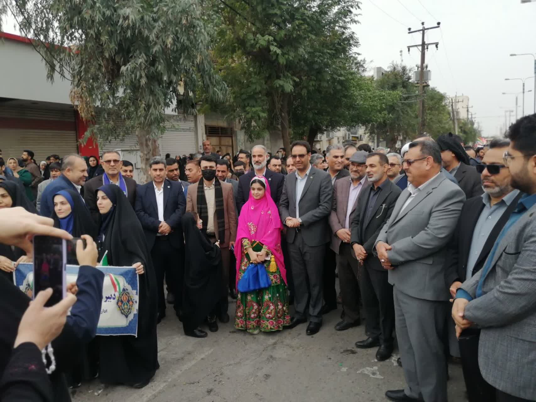 حضور حماسی دانش‌آموزان و فرهنگیان اهواز در راهپیمایی باشکوه ۲۲ بهمن اهواز
