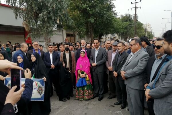 حضور حماسی دانش‌آموزان و فرهنگیان اهواز در راهپیمایی باشکوه ۲۲ بهمن اهواز