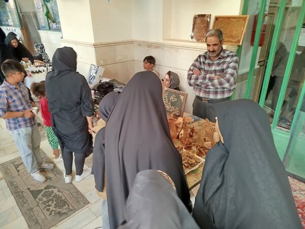 نمایشگاه مشاغل خانگی در آستان مقدس امامزاده عبدالمومن شهر حبیب آباد