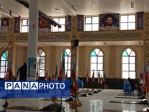 محفل شهدا در گلزار شهدای شهر بن 