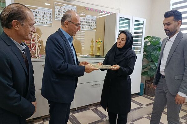  نمایشگاه فرهنگی و هنری دبیرستان عترت