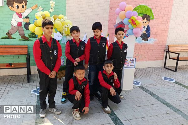 جشن عاطفه‌ها در دبستان ایمان همزمان با سراسر کشور