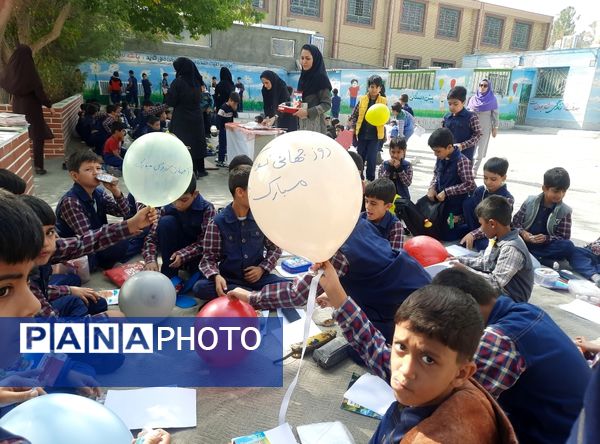 بمناسبت روز جهانی کودک برپایی جشنواره صبحانه سالم در دبستان پسرانه سرافراز ناحیه۷ مشهد
