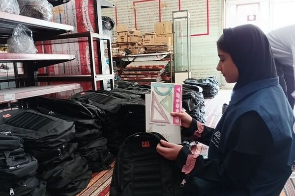 700 کیف پر از امید، هدیه خیر شهرستان قدس برای دانش آموزان نیازمند