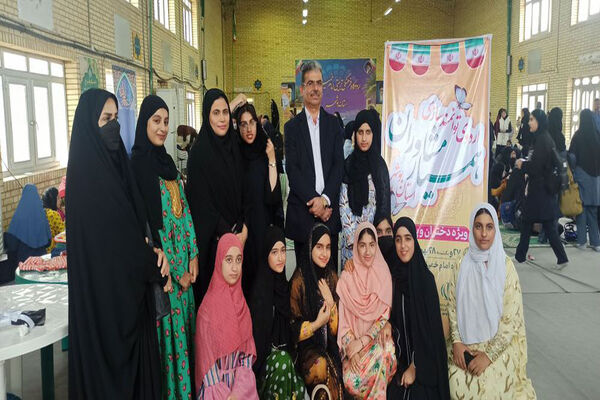 اردوی توانمندسازی دانش‌آموزان دختر  همیار مشاوران در بوشهر