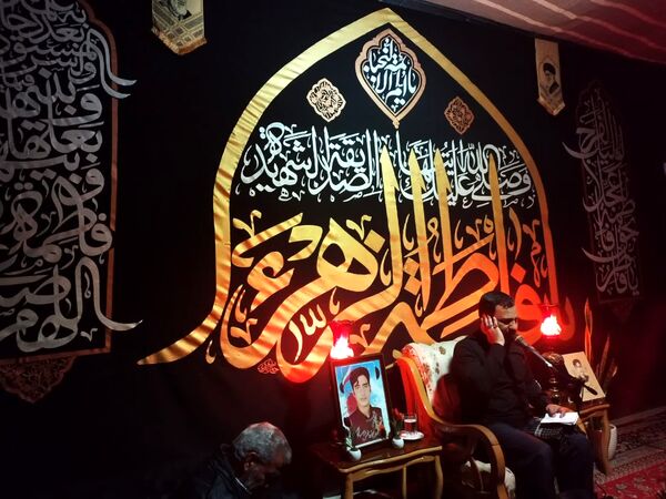 مراسم شب چهلم شهید صالح نوربخش در کنار شهید گمنام