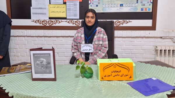  انتخابات شورای دانش آموزی در دبیرستان دخترانه قویدل