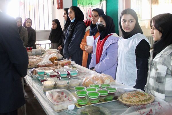 آیین افتتاح جشنواره ماها و ایران‌مون در دبیرستان خدیجه کبری پردیس 