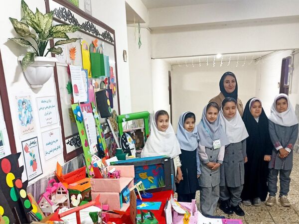 نمایشگاه دستاوردهای علمی و پژوهشی دبستان نرجس یک و دو 