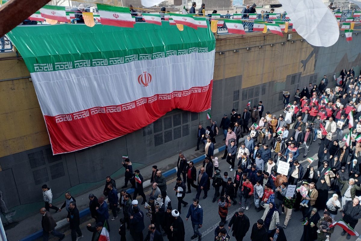 خروش مردمی در خیابان‌های رباط‌کریم در 22بهمن