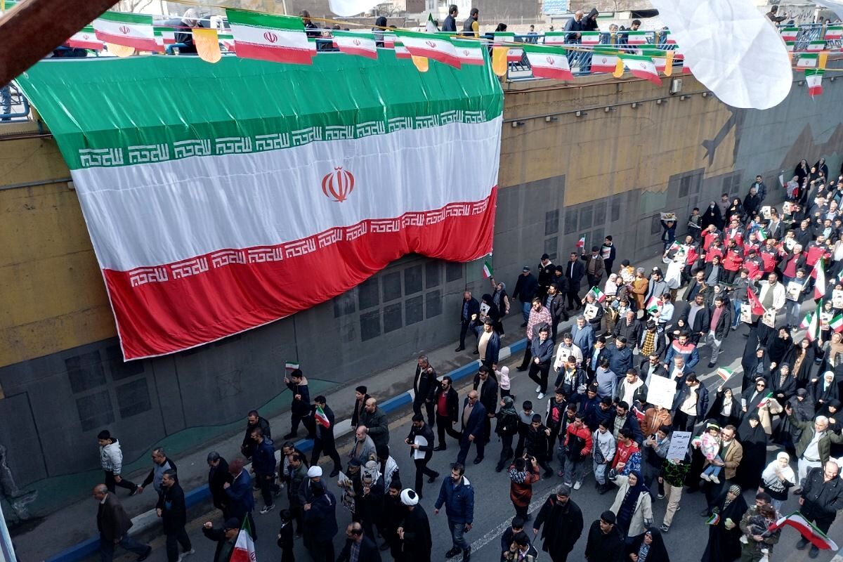 خروش مردمی در خیابان‌های رباط‌کریم در 22بهمن