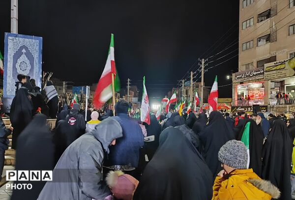  مردم میدان را پرقدرت حفظ کردند