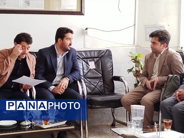 دیدار معاون پرورشی آموزش و پرورش کاشمر با کادر دبیرستان امام حسین (ع)