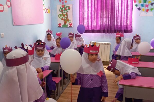 جشن شکوفه‌ها در دبستان حضرت مریم قیامدشت