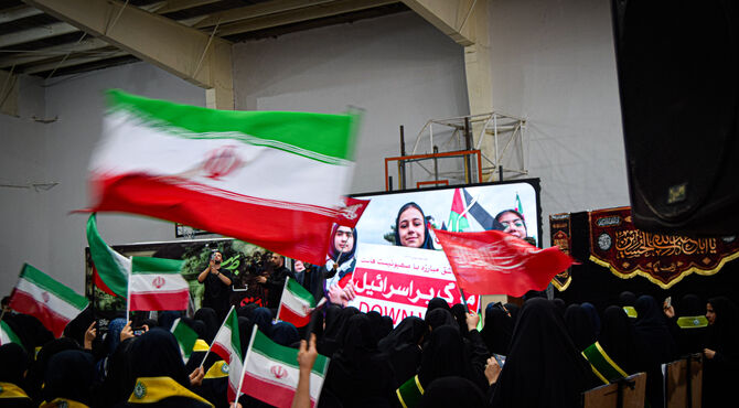 حضور دانش‌آموزان کرمانشاهی در وداع با رهبر شهید