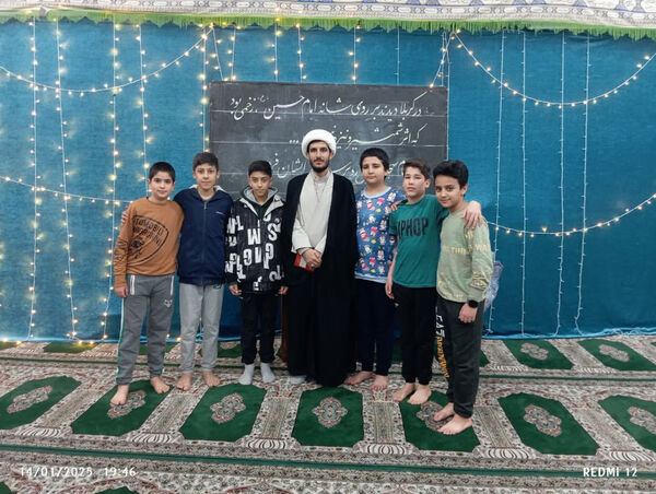 دیدار مدیر آموزش و پرورش شهرستان آباده با دانش‌آموزان معتکف 