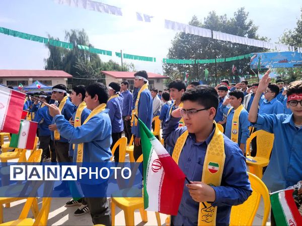 جشن عاطفه‌ها جشن همدلی دانش آموزان با دیگر کودکان نیازمند