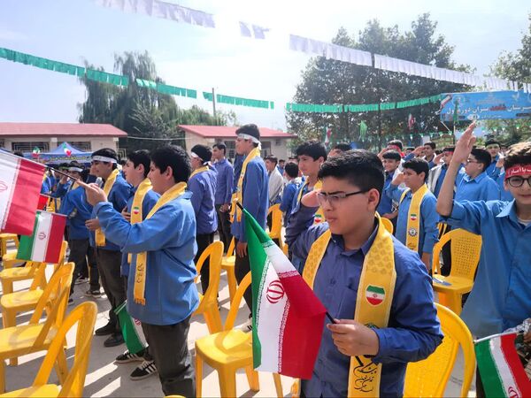جشن عاطفه‌ها جشن همدلی دانش آموزان با دیگر کودکان نیازمند