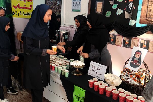 نمک‌گیر سفره مادر هستیم