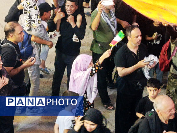 عاشقان حسینی در مسیر پیاده‌روی اربعین حسینی