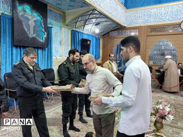 آیین جزءخوانی نوجوانان قمی در بقعه ابن بابویه 