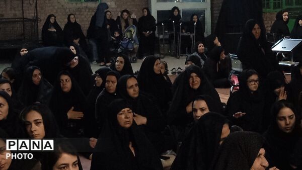 نهمین شب از مراسم عزاداری امام حسین همراه با هئیت زنجیر زنی در مسجد الغدیر