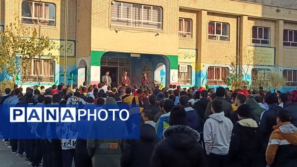 نواختن زنگ قانون اساسی در مدرسه فرنو