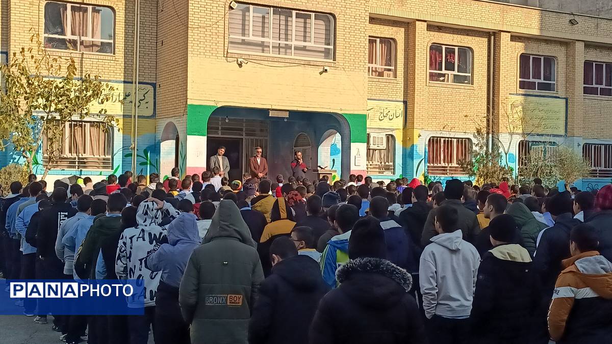 نواختن زنگ قانون اساسی در مدرسه فرنو