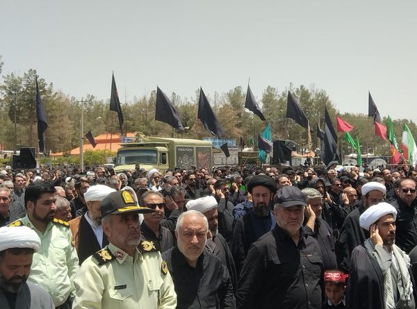 اقامه نماز ظهر عاشورا در قتلگاه بیرجند 