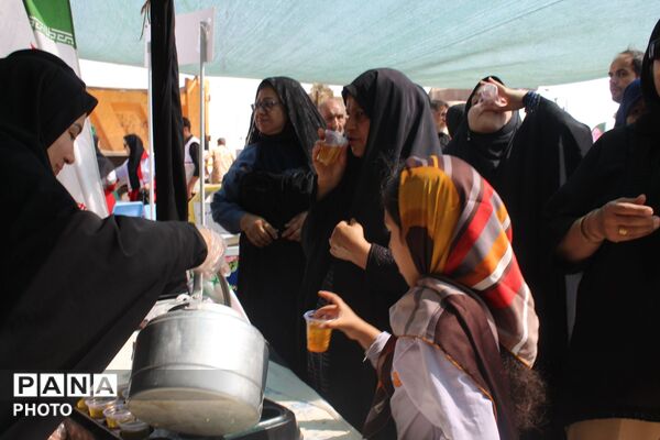 همدلی فاروج در مسیر بازگشت زائران؛ موکب‌های خدمت‌رسانی تا آخرین لحظه پای کار بودند