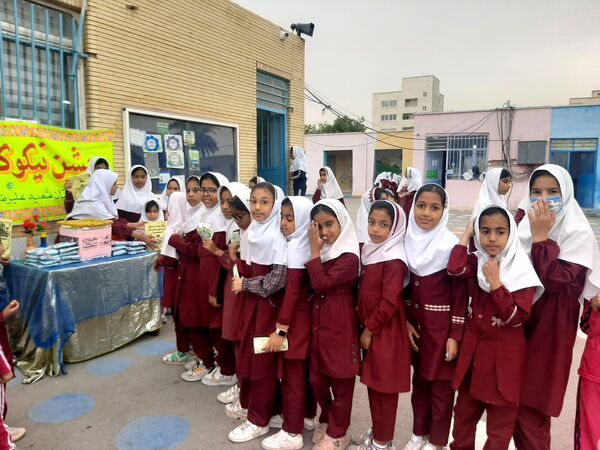 دانش‌‌آموزان دبستان دخترانه شهید علی رضایی، پیشگامان نوع‌‌دوستی