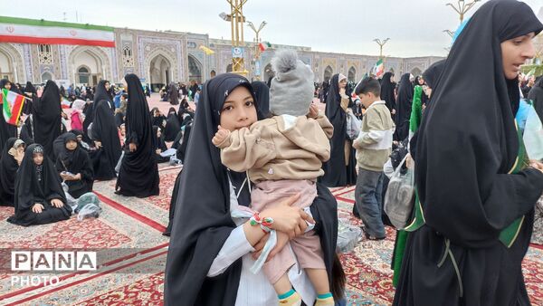 چهل هزار نوجوان بامشتهای گره کرده