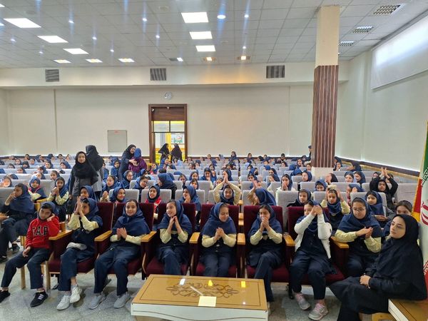فریاد آزادی و همبستگی در دبستان آرمینه مصلی‌نژاد
