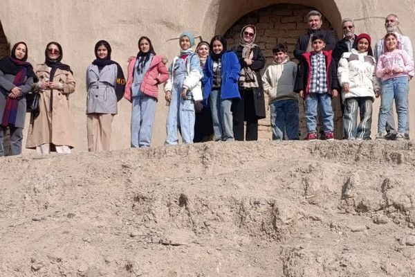 شاهنامه‌خوانی در دل تاریخ؛ بازدید فرهنگی اعضای کارگاه شاهنامه‌خوانی از قلعه ایرج پیشوا