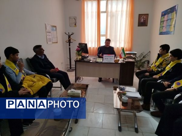 جلسه شورای دانش‌آموزی دبیرستان پسرانه متوسطه اول سما شهرستان کاشمر به مناسبت ایام دهه فجر 