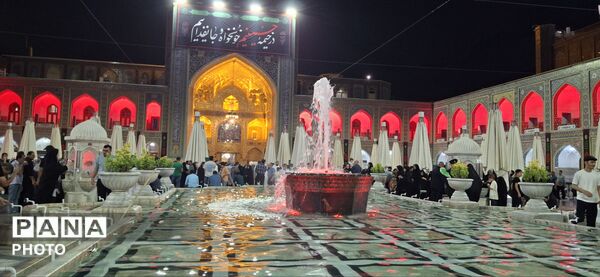 حرم امام رضا(ع) سیاه پوش عزای حسین‌(ع) شد