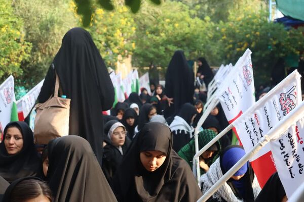 دانش‌آموزان کوهدشتی در یادمان شهدای هویزه